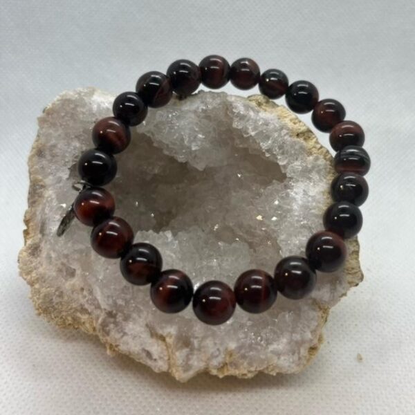 le Bracelet en Œil de taureau lié au chakra sacré , permet d'être plus sociable, plus dynamique et plus sensuel.