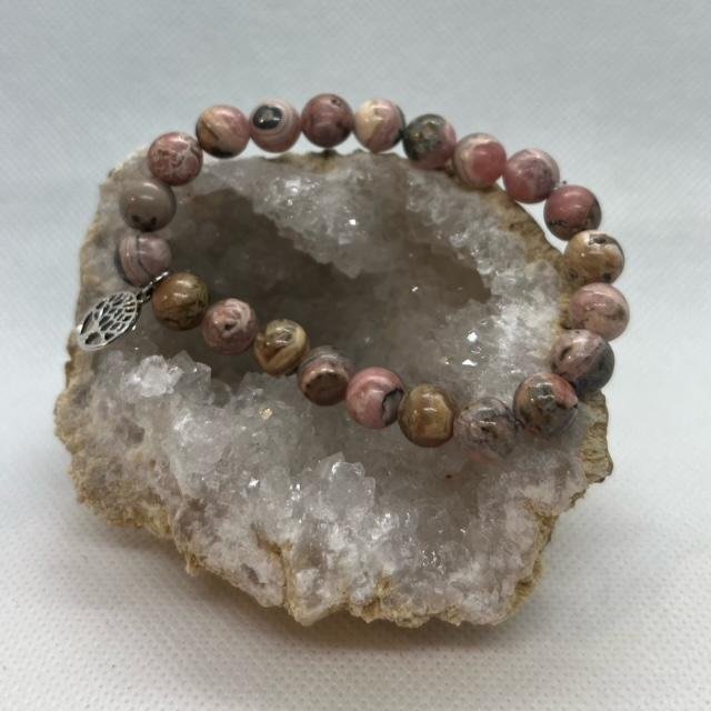 le Bracelet en Rhodochrosite, lié au chakra vert vous sortira de la solitude et dépasser la méfiance